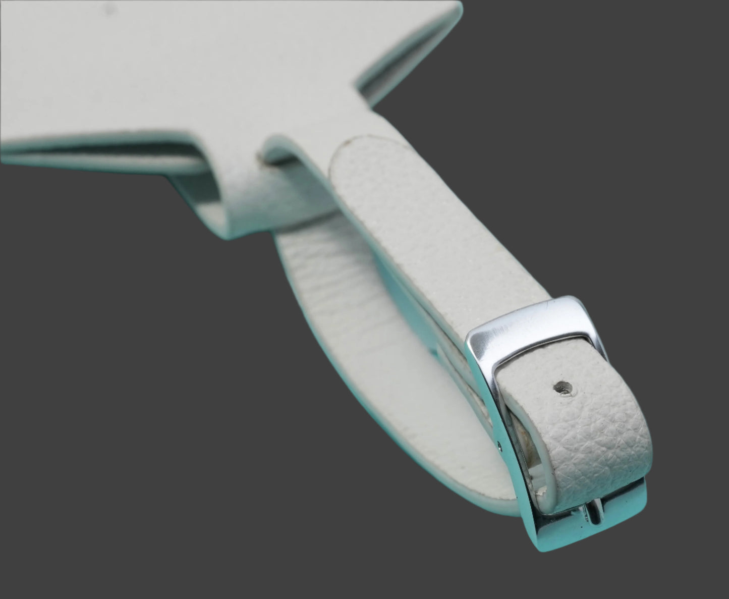 Floater Leather Luggage Tag – Minimalist Design & Rugged Texture