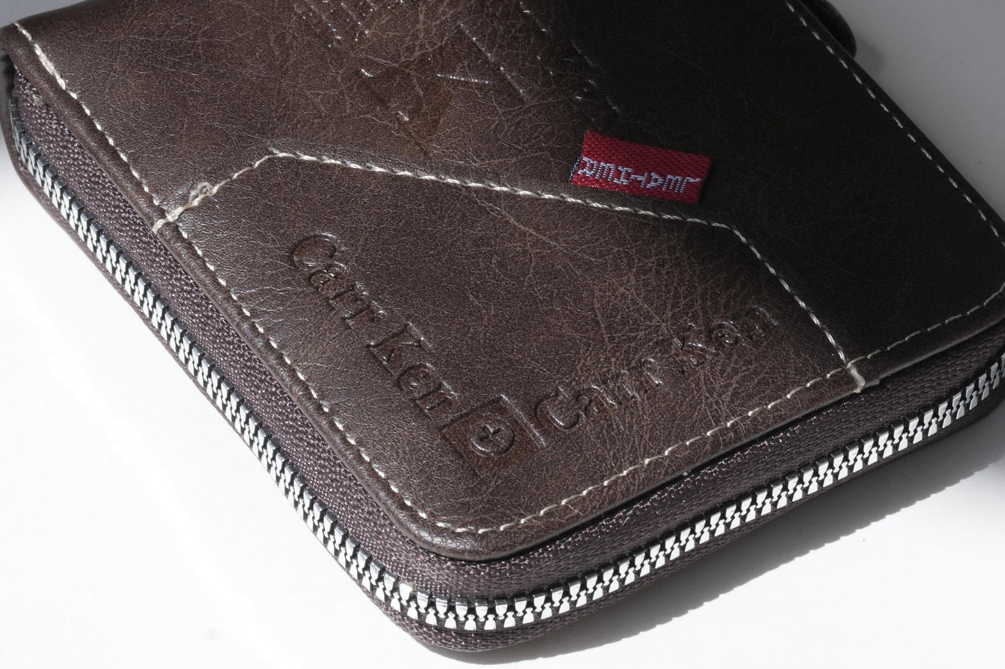 Essential Zipped Wallet – Durable Style in Floater Leather